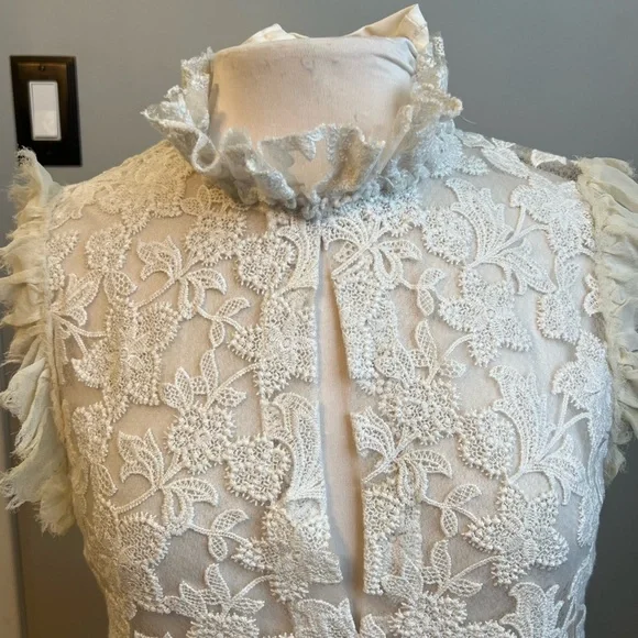 Alexis Keyhole Floral Lace Blouse - Large